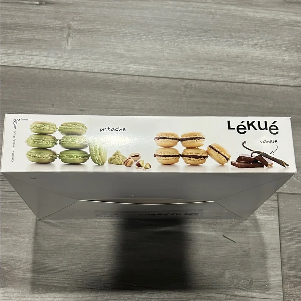 Lékué Macaron Kit & Macaron kitchen Towel
